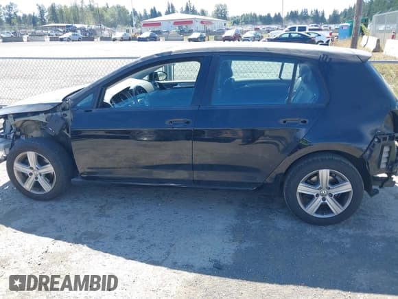 ✅ 2017 Volkswagen Golf S • VIN: 3VW217AU8HM027954 • Lot: 43016388. Listed on IAAI with 52,052 mi. Free auction sales archive from the USA and detailed vehicle history report at DreamBid. Image 18.