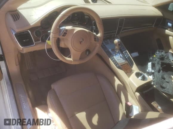 ✅ 2011 Porsche Panamera Turbo • VIN: WP0AC2A79BL090222 • Lot: 47570635. Wystawiony na Copart z przebiegiem 63 701 mil. Bezpłatny archiwum sprzedaży aukcyjnych z USA i szczegółowy raport historii pojazdu na DreamBid. Zdjęcie 8.