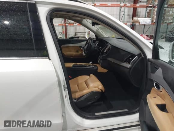 ✅ 2016 Volvo XC90 T8 Momentum • VIN: YV4BC0PK7G1092460 • Лот: 43543471. Опубликован ранее на IAAI с пробегом 145 776 миль. Бесплатный доступ к архиву аукционных продаж из США и подробный отчёт об истории автомобиля на DreamBid. Изображение 5.