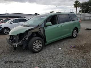 2011 Toyota Sienna XLE AAS с VIN 5TDYK3DC5BS024135, выставлен на аукционе Copart как лот 85577675 с пробегом 189 644 миль миль и Списание • Salvage title. История ставок и продаж доступна на DreamBid. Изображение 1.