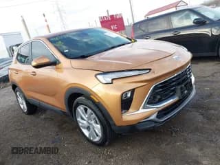 ✅ 2024 Buick Encore GX Preferred • VIN: KL4AMBS22RB204197 • Lot: 41822576. Wystawiony na IAAI z przebiegiem 5 865 mil. Bezpłatny archiwum sprzedaży aukcyjnych z USA i szczegółowy raport historii pojazdu na DreamBid. Zdjęcie 1.