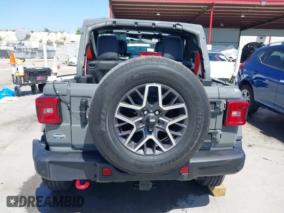 ✅ 2020 Jeep Wrangler Unlimited Rubicon • VIN: 1C4HJXFNXLW326868 • Lot: 42010646. Listed on IAAI with 50,562 mi. Free auction sales archive from the USA and detailed vehicle history report at DreamBid. Image 17.
