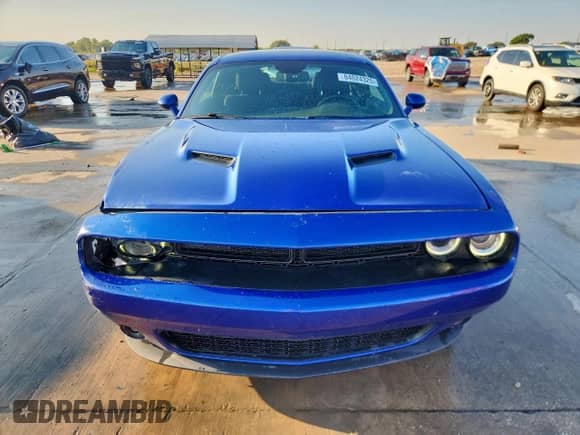 2022 Dodge Challenger SXT z VIN 2C3CDZAG8NH144145, wystawiony jako Copart lot #84024325 z przebiegiem 52 083 mil mil oraz Czysty tytuł • Clean title. Historia ofert i sprzedaży dostępna na DreamBid. Obrazek 5.