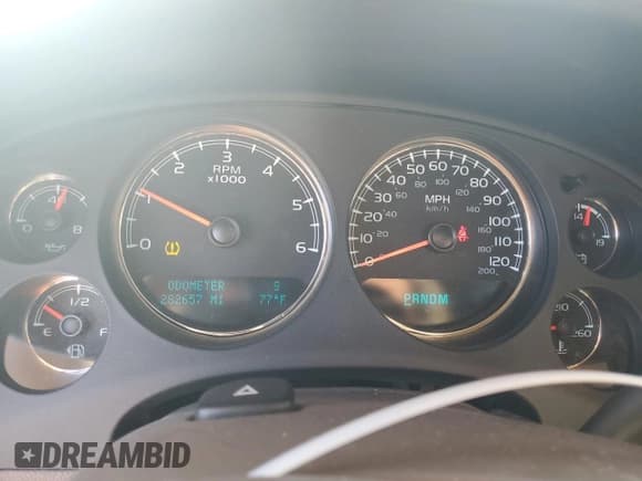 ✅ 2011 Chevrolet Suburban LTZ • VIN: 1GNSKKE32BR197079 • Lot: 52272434. Wystawiony na Copart z przebiegiem 282 657 mil. Bezpłatny archiwum sprzedaży aukcyjnych z USA i szczegółowy raport historii pojazdu na DreamBid. Zdjęcie 9.