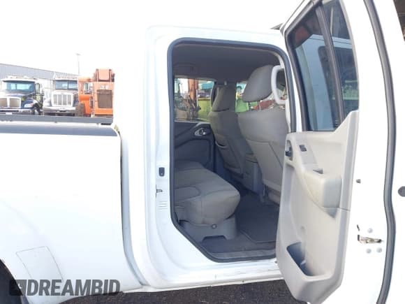 ✅ 2019 Nissan Frontier SV • VIN: 1N6AD0FV2KN750398 • Lot: 43190263. Listed on IAAI with 46,452 mi. Free auction sales archive from the USA and detailed vehicle history report at DreamBid. Image 8.