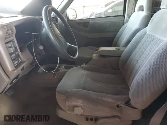 1995 Chevrolet Blazer z VIN 1GNCS13W8S2238495, wystawiony jako Copart lot #74829034 z przebiegiem 199 884 mil mil oraz Szkoda całkowita • Salvage title. Historia ofert i sprzedaży dostępna na DreamBid. Obrazek 7.