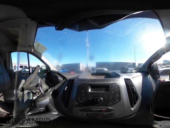 ✅ 2016 Ford Transit Cargo • VIN: 1FTYE9ZM5GKA61096 • Lot: 43857358. Wystawiony na IAAI z przebiegiem 216 016 mil. Bezpłatny archiwum sprzedaży aukcyjnych z USA i szczegółowy raport historii pojazdu na DreamBid. Zdjęcie 18.