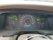 ✅ 2002 Lincoln Town Car Executive • VIN: 1LNHM81W12Y662338 • Lot: 62420955. Wystawiony na Copart z przebiegiem 104 258 mil. Bezpłatny archiwum sprzedaży aukcyjnych z USA i szczegółowy raport historii pojazdu na DreamBid. Zdjęcie 9.