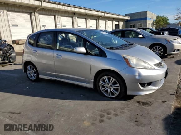 ✅ 2011 Honda Fit Sport • VIN: JHMGE8G59BS007745 • Lot: 87104065. Wystawiony na Copart z przebiegiem 106 400 mil. Bezpłatny archiwum sprzedaży aukcyjnych z USA i szczegółowy raport historii pojazdu na DreamBid. Zdjęcie 4.