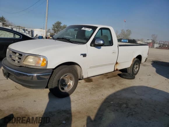 ✅ 2002 Ford F-150 XL • VIN: 2FTRF17W72CA39637 • Lot: 76827724. Wystawiony na Copart z przebiegiem Nie podano. Bezpłatny archiwum sprzedaży aukcyjnych z USA i szczegółowy raport historii pojazdu na DreamBid. Zdjęcie 1.