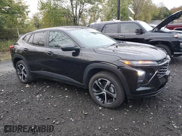 2024 Chevrolet Trax 1RS с VIN KL77LGE28RC216034, выставлен на аукционе Copart как лот 86648885 с пробегом 19 330 миль миль и Списание • Salvage title. История ставок и продаж доступна на DreamBid. Изображение 4.