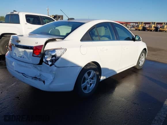 2016 Chevrolet Cruze LT z VIN 1G1PE5SB9G7175787, wystawiony jako IAAI lot #43552094 z przebiegiem 92 068 mil mil oraz . Historia ofert i sprzedaży dostępna na DreamBid. Obrazek 4.