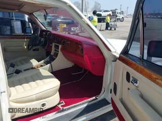 ✅ 1990 Bentley Turbo R • VIN: SCBZR03DXLCX32699 • Lot: 42960582. Wystawiony na IAAI z przebiegiem 38 147 mil. Bezpłatny archiwum sprzedaży aukcyjnych z USA i szczegółowy raport historii pojazdu na DreamBid. Zdjęcie 5.