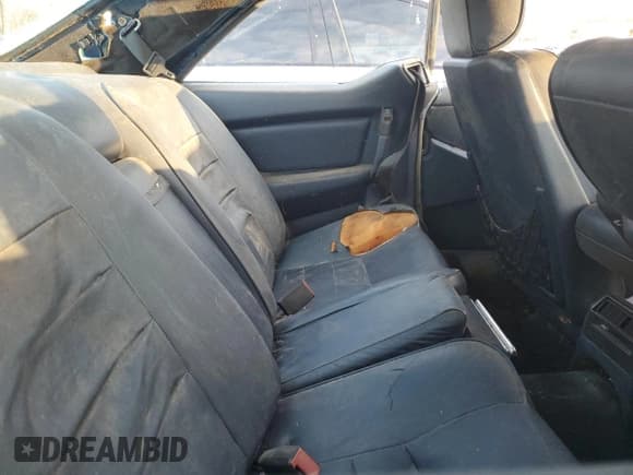 ✅ 1984 Mercedes-Benz 500 • VIN: WDB1260441A061720 • Лот: 93342945. Опубликован ранее на Copart с пробегом 117 508 миль. Бесплатный доступ к архиву аукционных продаж из США и подробный отчёт об истории автомобиля на DreamBid. Изображение 10.