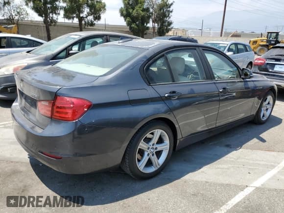 ✅ 2013 BMW 3 Series 328i • VIN: WBA3C1C57DF437575 • Lot: 67493745. Wystawiony na Copart z przebiegiem Nie podano. Bezpłatny archiwum sprzedaży aukcyjnych z USA i szczegółowy raport historii pojazdu na DreamBid. Zdjęcie 3.