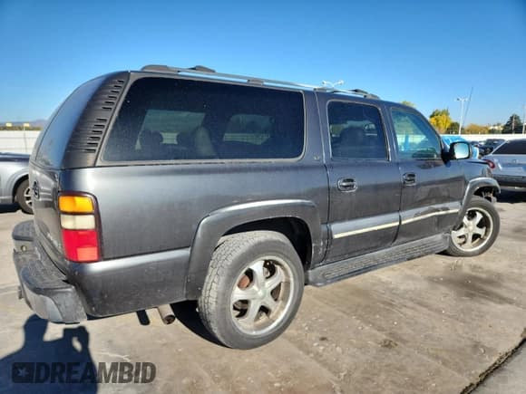 ✅ 2004 Chevrolet Suburban LT • VIN: 3GNEC16T64G123198 • Lot: 86888775. Listed on Copart with 201,605 mi. Free auction sales archive from the USA and detailed vehicle history report at DreamBid. Image 3.