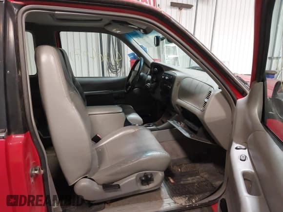 ✅ 1999 Ford Explorer Sport • VIN: 1FMZU24E5XUA31272 • Lot: 41704971. Wystawiony na IAAI z przebiegiem 243 213 mil. Bezpłatny archiwum sprzedaży aukcyjnych z USA i szczegółowy raport historii pojazdu na DreamBid. Zdjęcie 5.