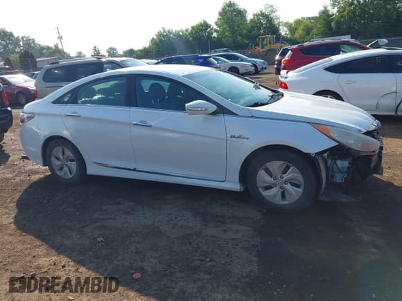 ✅ 2014 Hyundai Sonata Limited • VIN: KMHEC4A43EA117445 • Lot: 42441934. Wystawiony na IAAI z przebiegiem 75 037 mil. Bezpłatny archiwum sprzedaży aukcyjnych z USA i szczegółowy raport historii pojazdu na DreamBid. Zdjęcie 14.