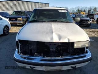 ✅ 2000 Chevrolet Blazer LS • VIN: 1GNCT18W8YK285881 • Lot: 41364325. Wystawiony na Copart z przebiegiem 277 029 mil. Bezpłatny archiwum sprzedaży aukcyjnych z USA i szczegółowy raport historii pojazdu na DreamBid. Zdjęcie 5.