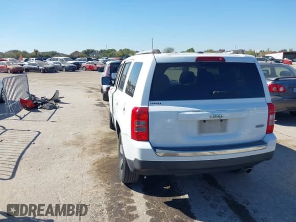 ✅ 2016 Jeep Patriot High Altitude • VIN: 1C4NJPFA5GD548669 • Lot: 43591348. Wystawiony na IAAI z przebiegiem 112 011 mil. Bezpłatny archiwum sprzedaży aukcyjnych z USA i szczegółowy raport historii pojazdu na DreamBid. Zdjęcie 3.