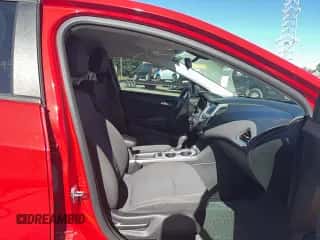 2017 Chevrolet Cruze LS z VIN 1G1BC5SM7H7211656, wystawiony jako Copart lot #85108995 z przebiegiem 101 289 mil mil oraz Czysty tytuł • Clean title. Historia ofert i sprzedaży dostępna na DreamBid. Obrazek 5.