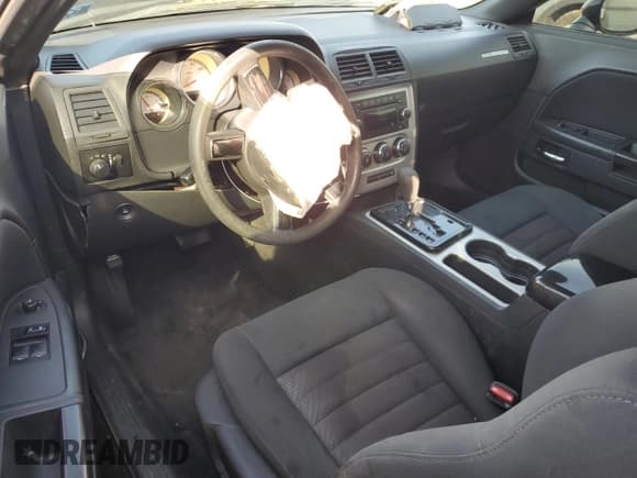 ✅ 2010 Dodge Challenger SE • VIN: 2B3CJ4DV9AH251346 • Lot: 49009655. Wystawiony na Copart z przebiegiem 85 429 mil. Bezpłatny archiwum sprzedaży aukcyjnych z USA i szczegółowy raport historii pojazdu na DreamBid. Zdjęcie 8.