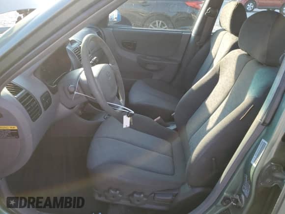 2005 Hyundai Accent GLS z VIN KMHCG45C35U595666, wystawiony jako Copart lot #88294365 z przebiegiem 70 497 mil mil oraz Szkoda całkowita • Salvage title. Historia ofert i sprzedaży dostępna na DreamBid. Obrazek 7.