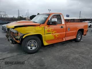 2000 Chevrolet Silverado 2500 LS with VIN 1GCGC24U9YE367069, listed as a Copart auction lot 81801035 with 299,034 mi miles and Salvage title. Bid and sale history available at DreamBid. Image 1.