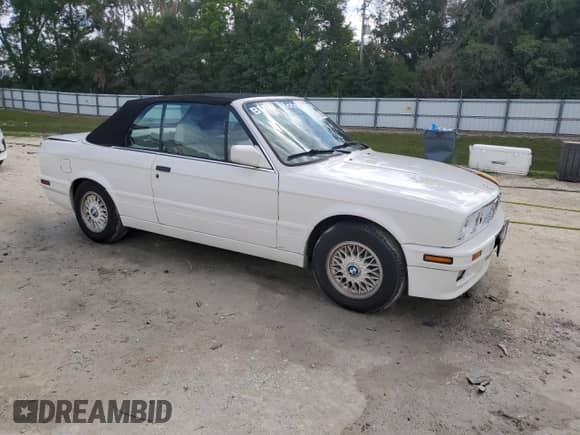 1992 BMW 3 Series z VIN WBABB231XNEC27838, wystawiony jako Copart lot #60816395 z przebiegiem 56 159 mil mil oraz Szkoda całkowita • Salvage title. Historia ofert i sprzedaży dostępna na DreamBid. Obrazek 4.