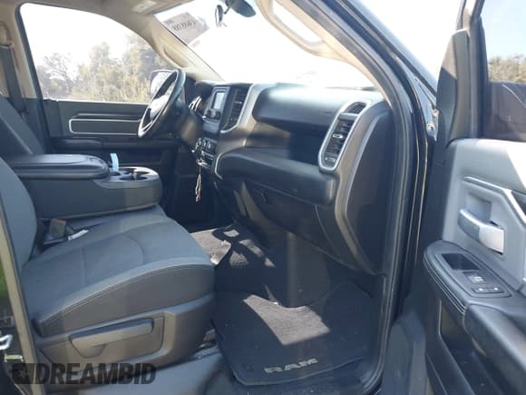 ✅ 2019 Ram 2500 Big Horn • VIN: 3C6UR5DJ0KG689003 • Lot: 43688388. Listed on IAAI with 62,027 mi. Free auction sales archive from the USA and detailed vehicle history report at DreamBid. Image 5.