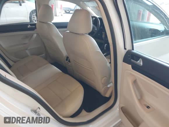 ✅ 2014 Volkswagen Jetta TDI w/Sunroof & Nav • VIN: 3VWPL7AJ9EM609949 • Lot: 42872915. Listed on IAAI with 132,442 mi. Free auction sales archive from the USA and detailed vehicle history report at DreamBid. Image 8.