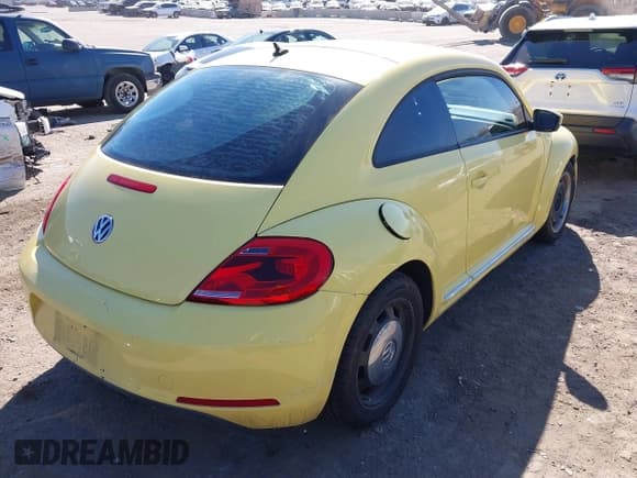 ✅ 2013 Volkswagen Beetle 2.5L • VIN: 3VWJP7AT8DM617745 • Lot: 43493323. Wystawiony na IAAI z przebiegiem 118 418 mil. Bezpłatny archiwum sprzedaży aukcyjnych z USA i szczegółowy raport historii pojazdu na DreamBid. Zdjęcie 4.