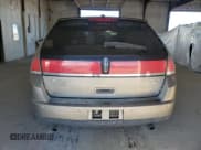 ✅ 2008 Lincoln MKX • VIN: 2LMDU68C78BJ31444 • Lot: 84544725. Wystawiony na Copart z przebiegiem 285 291 mil. Bezpłatny archiwum sprzedaży aukcyjnych z USA i szczegółowy raport historii pojazdu na DreamBid. Zdjęcie 6.