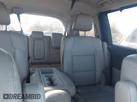 ✅ 2015 Honda Odyssey Touring Elite • VIN: 5FNRL5H94FB022009 • Lot: 43613862. Wystawiony na IAAI z przebiegiem 138 820 mil. Bezpłatny archiwum sprzedaży aukcyjnych z USA i szczegółowy raport historii pojazdu na DreamBid. Zdjęcie 8.