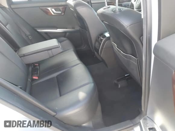 ✅ 2013 Mercedes-Benz GLK 350 • VIN: WDCGG8JB0DG072946 • Лот: 43253488. Опубликован ранее на IAAI с пробегом 161 265 миль. Бесплатный доступ к архиву аукционных продаж из США и подробный отчёт об истории автомобиля на DreamBid. Изображение 8.