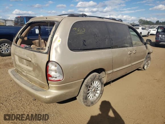 ✅ 2000 Chrysler Town & Country LX • VIN: 1C4GP44G4YB535437 • Лот: 70224824. Опубликован ранее на Copart с пробегом Не указан. Бесплатный доступ к архиву аукционных продаж из США и подробный отчёт об истории автомобиля на DreamBid. Изображение 3.