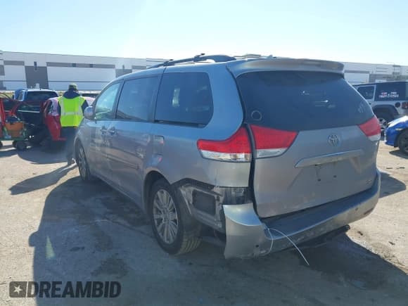 ✅ 2012 Toyota Sienna XLE • VIN: 5TDDK3DC7CS033404 • Lot: 43582126. Listed on IAAI with 139,373 mi. Free auction sales archive from the USA and detailed vehicle history report at DreamBid. Image 3.