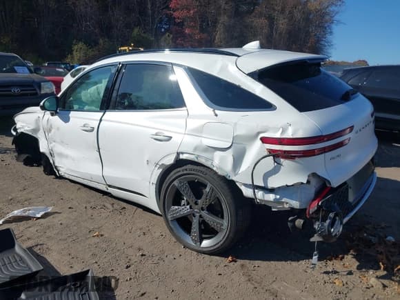 ✅ 2022 Genesis GV70 Sport • VIN: KMUMCDTC1NU035343 • Lot: 40788562. Wystawiony na IAAI z przebiegiem Nie podano. Bezpłatny archiwum sprzedaży aukcyjnych z USA i szczegółowy raport historii pojazdu na DreamBid. Zdjęcie 3.