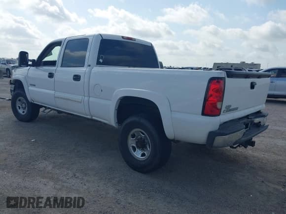 ✅ 2006 Chevrolet Silverado 2500HD LT2 • VIN: 1GCHK23U56F109356 • Lot: 42545620. Wystawiony na IAAI z przebiegiem 198 072 mil. Bezpłatny archiwum sprzedaży aukcyjnych z USA i szczegółowy raport historii pojazdu na DreamBid. Zdjęcie 3.