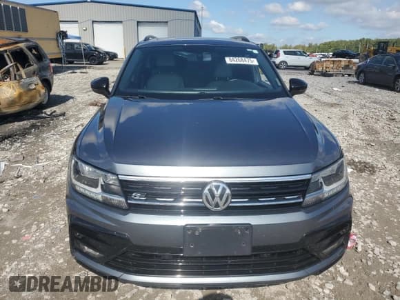 ✅ 2020 Volkswagen Tiguan SE • VIN: 3VV3B7AX5LM147672 • Lot: 84268475. Wystawiony na Copart z przebiegiem 93 198 mil. Bezpłatny archiwum sprzedaży aukcyjnych z USA i szczegółowy raport historii pojazdu na DreamBid. Zdjęcie 5.