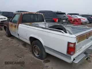 1988 Dodge Dakota z VIN 1B7GN14X7JS758050, wystawiony jako IAAI lot #41501338 z przebiegiem 237 061 mil mil oraz . Historia ofert i sprzedaży dostępna na DreamBid. Obrazek 3.