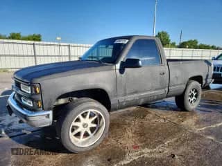 1994 Chevrolet Silverado 1500 z VIN 1GCEK14K3RZ145933, wystawiony jako Copart lot #68962125 z przebiegiem 238 264 mil mil oraz Szkoda całkowita • Salvage title. Historia ofert i sprzedaży dostępna na DreamBid. Obrazek 1.