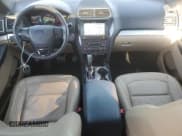 ✅ 2017 Ford Explorer XLT • VIN: 1FM5K8DH1HGA73911 • Lot: 92266835. Wystawiony na Copart z przebiegiem 119 671 mil. Bezpłatny archiwum sprzedaży aukcyjnych z USA i szczegółowy raport historii pojazdu na DreamBid. Zdjęcie 8.