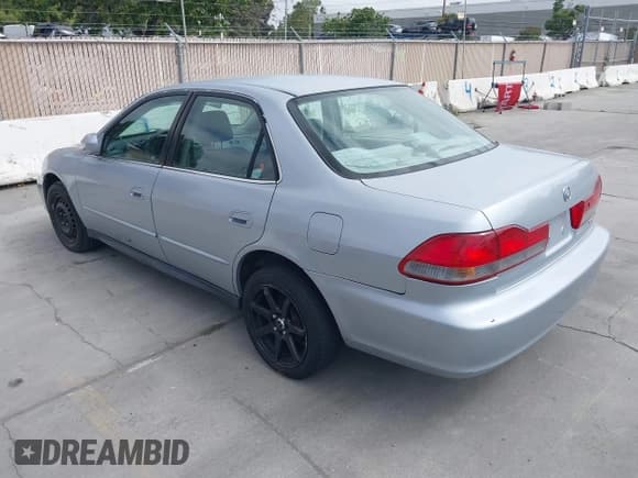 ✅ 2001 Honda Accord LX • VIN: 1HGCG56421A123022 • Lot: 42488903. Listed on IAAI with 139,479 mi. Free auction sales archive from the USA and detailed vehicle history report at DreamBid. Image 3.