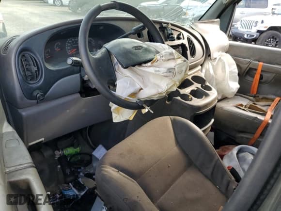 ✅ 2002 Ford Econoline Cargo • VIN: 1FTNE24242HA70779 • Lot: 78194404. Wystawiony na Copart z przebiegiem 278 907 mil. Bezpłatny archiwum sprzedaży aukcyjnych z USA i szczegółowy raport historii pojazdu na DreamBid. Zdjęcie 8.