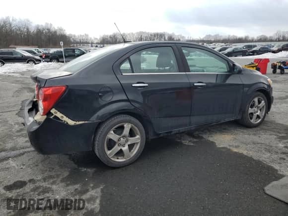 2012 Chevrolet Sonic LTZ z VIN 1G1JE5SH9C4147669, wystawiony jako Copart lot #42945435 z przebiegiem 91 321 mil mil oraz Szkoda całkowita • Salvage title. Historia ofert i sprzedaży dostępna na DreamBid. Obrazek 3.