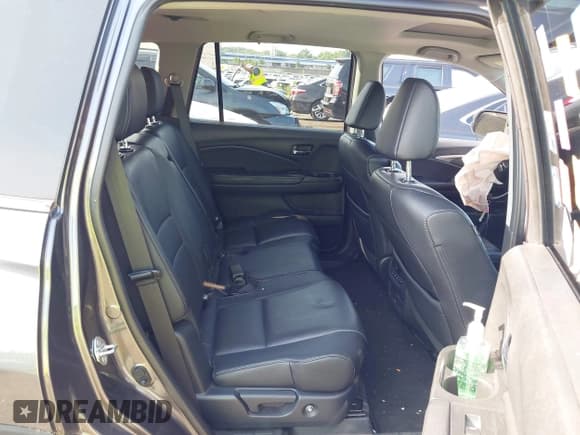✅ 2017 Honda Pilot EX-L • VIN: 5FNYF6H5XHB093028 • Lot: 42452779. Listed on IAAI with 134,559 mi. Free auction sales archive from the USA and detailed vehicle history report at DreamBid. Image 8.