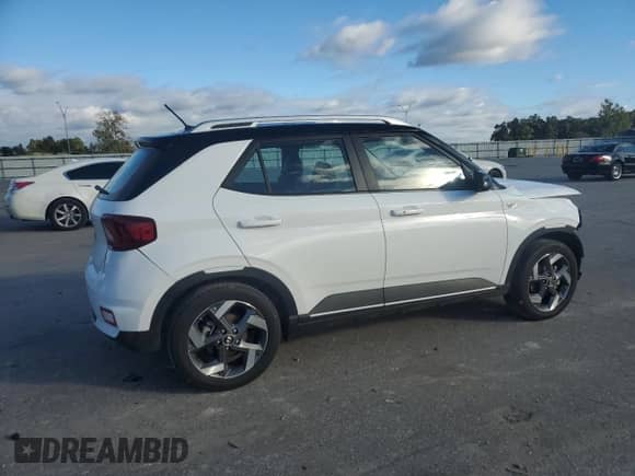 2024 Hyundai Venue Limited z VIN KMHRC8A33RU321019, wystawiony jako Copart lot #82492705 z przebiegiem 26 884 mil mil oraz Szkoda całkowita • Salvage title. Historia ofert i sprzedaży dostępna na DreamBid. Obrazek 3.