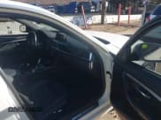 ✅ 2017 BMW 3 Series 330e • VIN: WBA8E1C51HK480497 • Lot: 43731318. Wystawiony na IAAI z przebiegiem 161 240 mil. Bezpłatny archiwum sprzedaży aukcyjnych z USA i szczegółowy raport historii pojazdu na DreamBid. Zdjęcie 5.