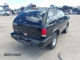 ✅ 2001 Chevrolet Blazer LS • VIN: 1GNCS18W81K246426 • Lot: 42877750. Wystawiony na IAAI z przebiegiem 93 714 mil. Bezpłatny archiwum sprzedaży aukcyjnych z USA i szczegółowy raport historii pojazdu na DreamBid. Zdjęcie 4.